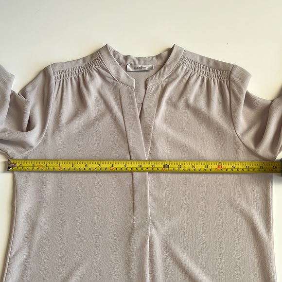 Mandee blouse crepe textured fabric, V-neck, scalloped bottom, 3/4 long - Picture 9 of 11
